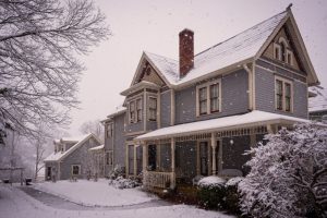 victorian-house-in-snow